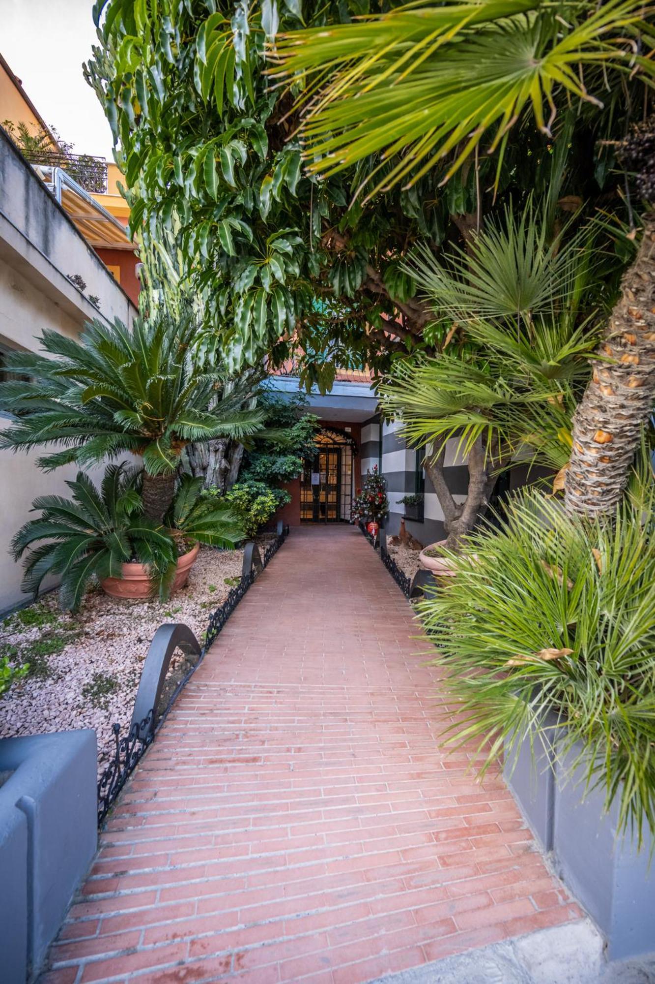 Le Terrazze Aparthotel Αλάσιο Εξωτερικό φωτογραφία