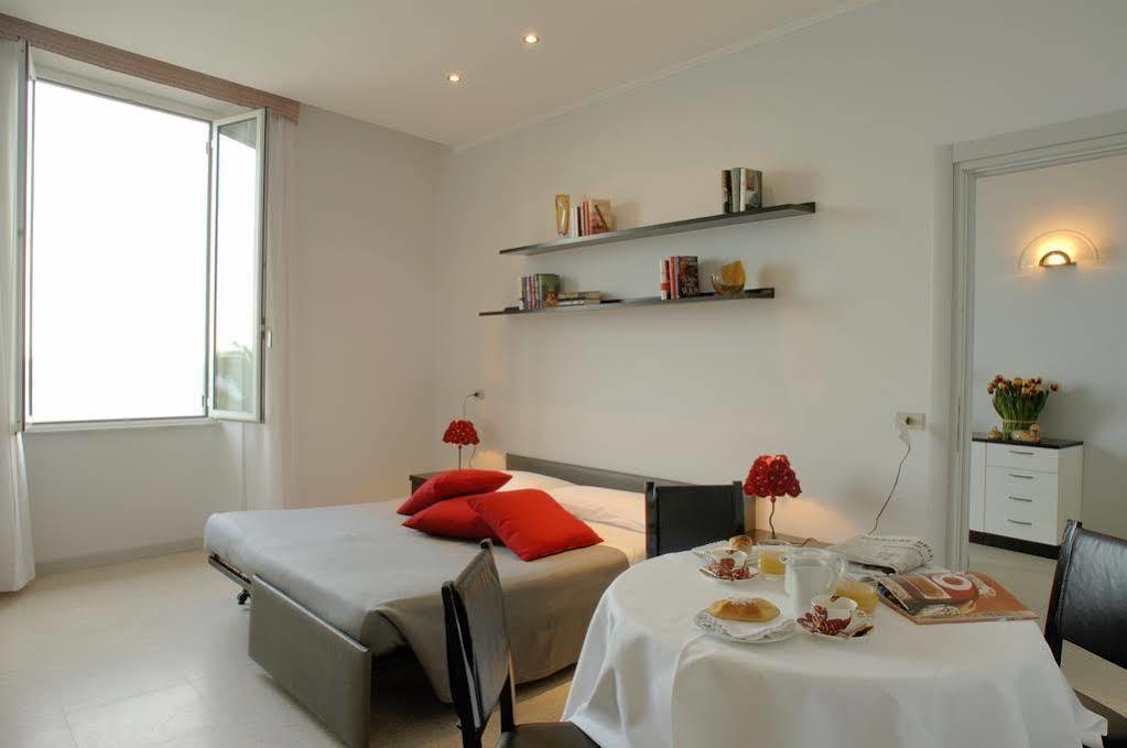 Le Terrazze Aparthotel Αλάσιο Εξωτερικό φωτογραφία